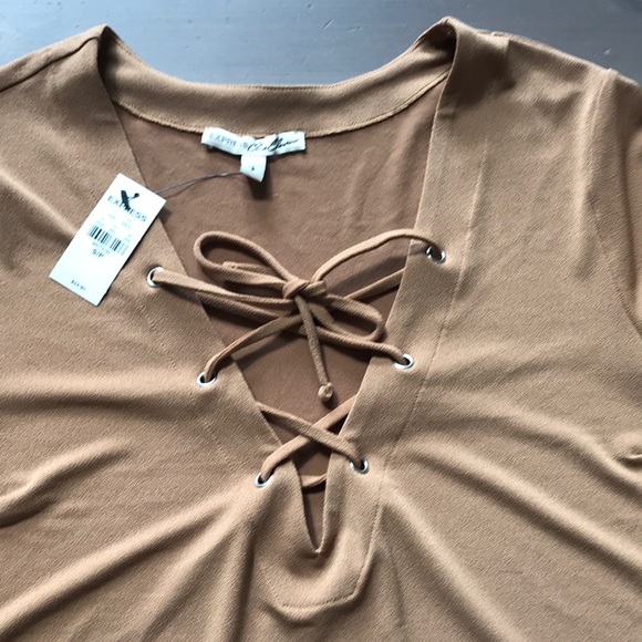 NWT Beige Express Top - Size Small - Crisscross Front & Tie Detail - Picture 5 of 5